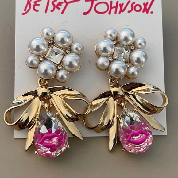 New BETSEY JOHNSON Pearly Bow Crystal Earrings - Picture 2 of 10